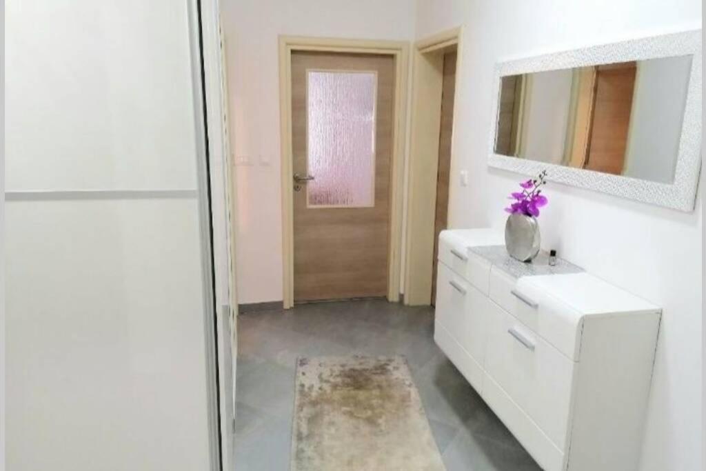 Apartment Zorika Near The Beach Pula Buitenkant foto